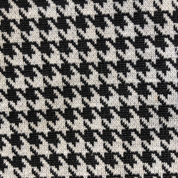 Stretchy houndstooth skirt! - Picture 2 of 3